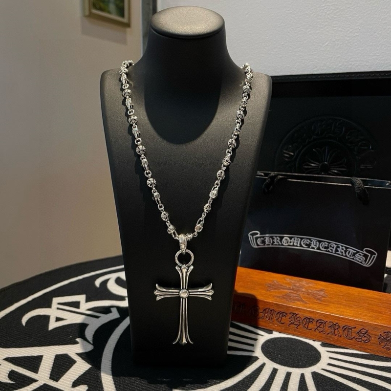 Ch*0me He**ts necklaces